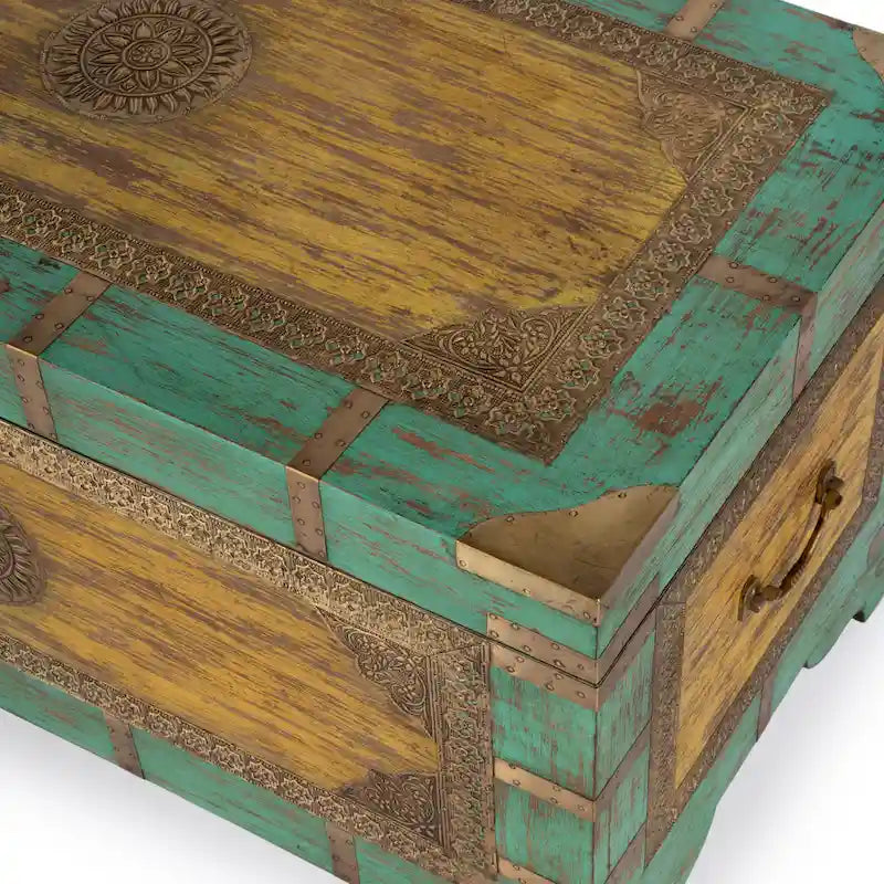 Table basse coffre de rangement avec incrustation en laiton peinte à la main