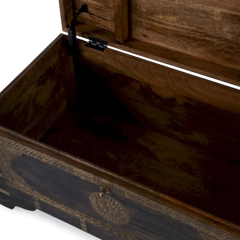 Table basse coffre de rangement avec incrustation en laiton peinte à la main