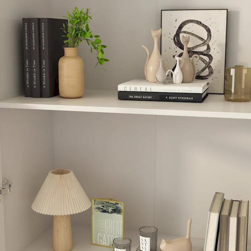 Credenza buffet con ante in vetro acrilico e gambe in metallo