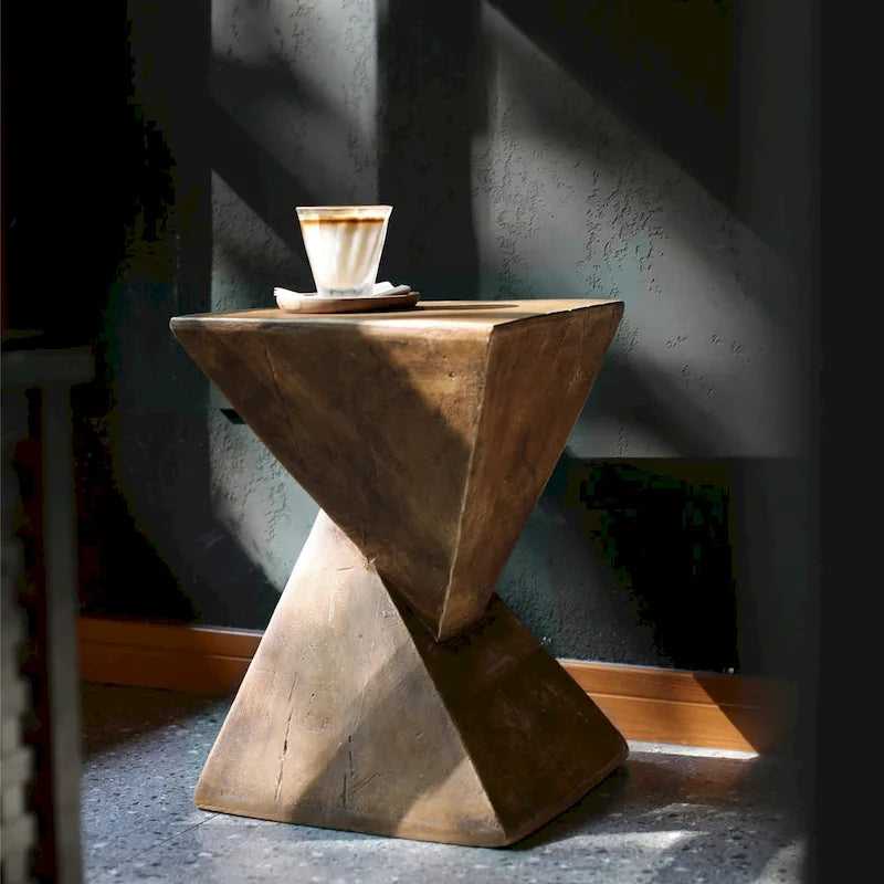 Tavolino laterale decorativo geometrico in cemento leggero