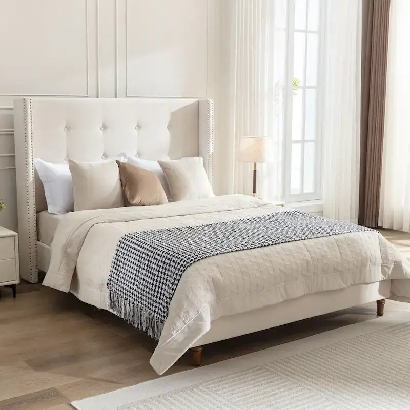 Letto Queen/King imbottito con testiera alta 54" (non richiede rete a doghe)
