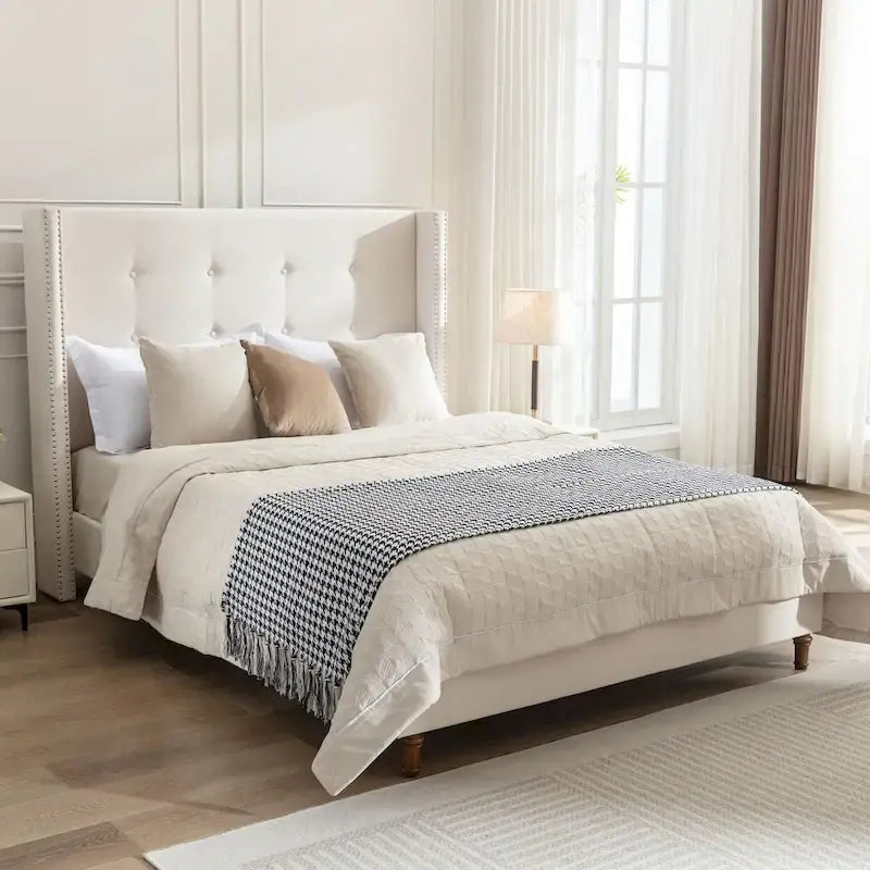 Letto Queen/King imbottito con testiera alta 54" (non richiede rete a doghe)